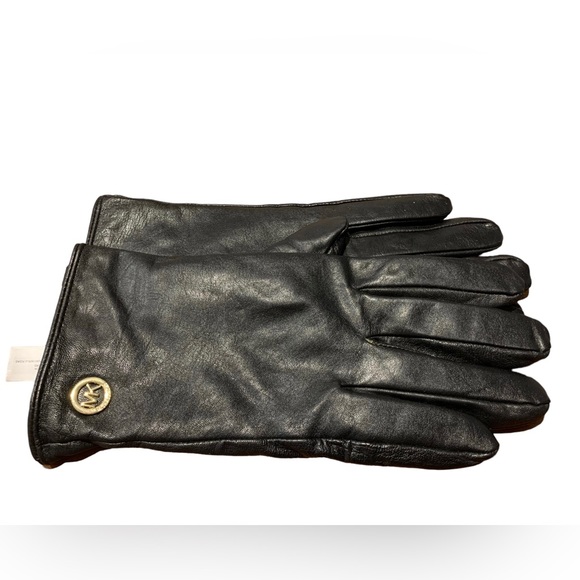 MICHAEL Michael Kors Accessories - NWOT Michael Kors Gloves